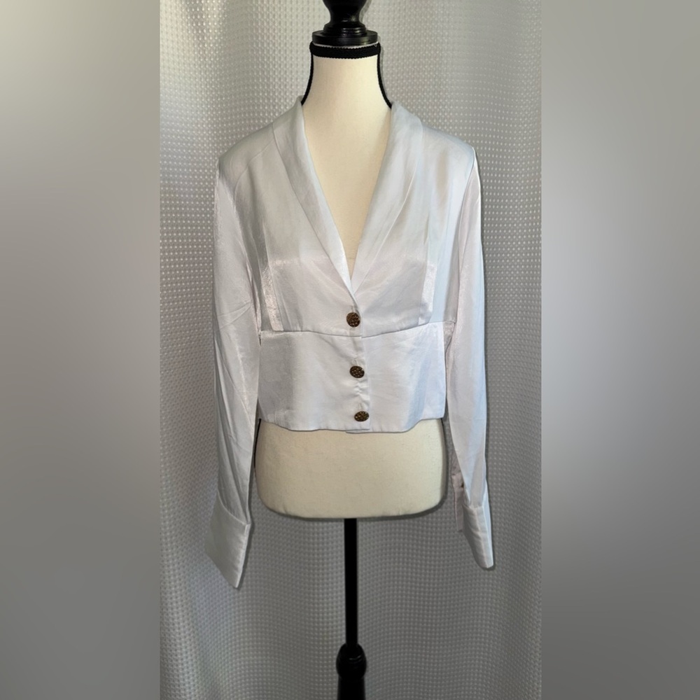 NWT‎ Women’s Suzy Shier white satiny blouse size medium